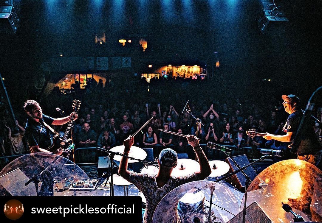 😍😎 LOVED having you! 

REPOST • @sweetpicklesofficial What a SPECTACULAR audience @tallyhotheatre THANK YOU @everclear for having us!
📸 credit to @carterloushoots 
.
.
.
.
.
#tallyhotheater #dcmusic #vamusic #leesburgva #nycmusic #phillymusic #bostonmusic #oshkosh #minneapolis #ashvillemusic #losangelesmusic #lamusic #lamusicscene #pittsburgh #washingtondc #everclearband #gibsonguitars #zildjian #yamahabass #voxamps #remoheads #grandrapidsmusic #detroitmusic #earnieballstrings #touringband #theatershow #bigcrowd #music #guitar #drums